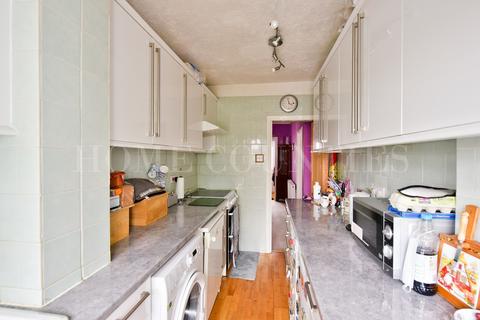 25 Wroxham Gardens, Potters Bar, EN6 3DH