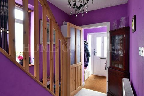 25 Wroxham Gardens, Potters Bar, EN6 3DH