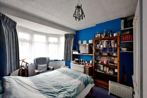 25 Wroxham Gardens, Potters Bar, EN6 3DH