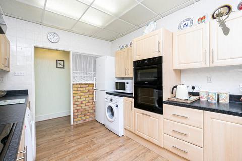 15 Orchard Drive, Theydon Bois, Epping, CM16 7DH