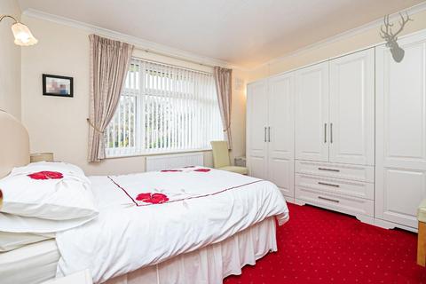 15 Orchard Drive, Theydon Bois, Epping, CM16 7DH