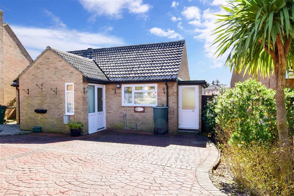 Ashey View, Merrie Gardens, Sandown... 2 bed detached bungalow £270,000
