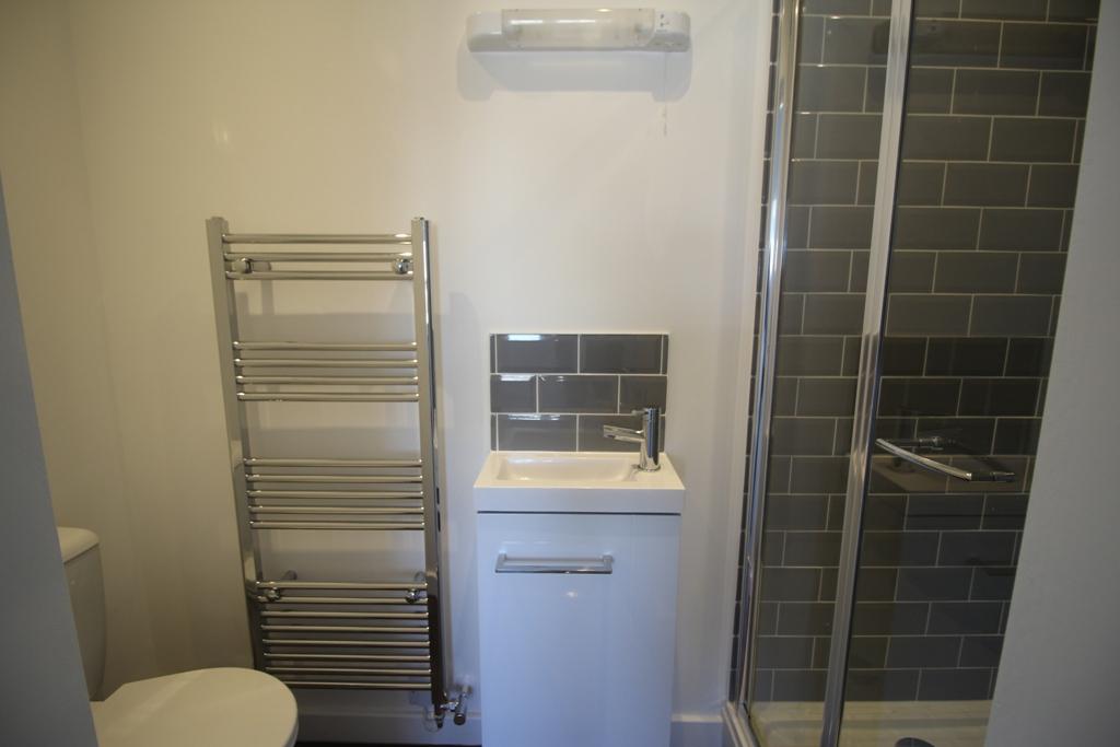 En Suite Shower / WC