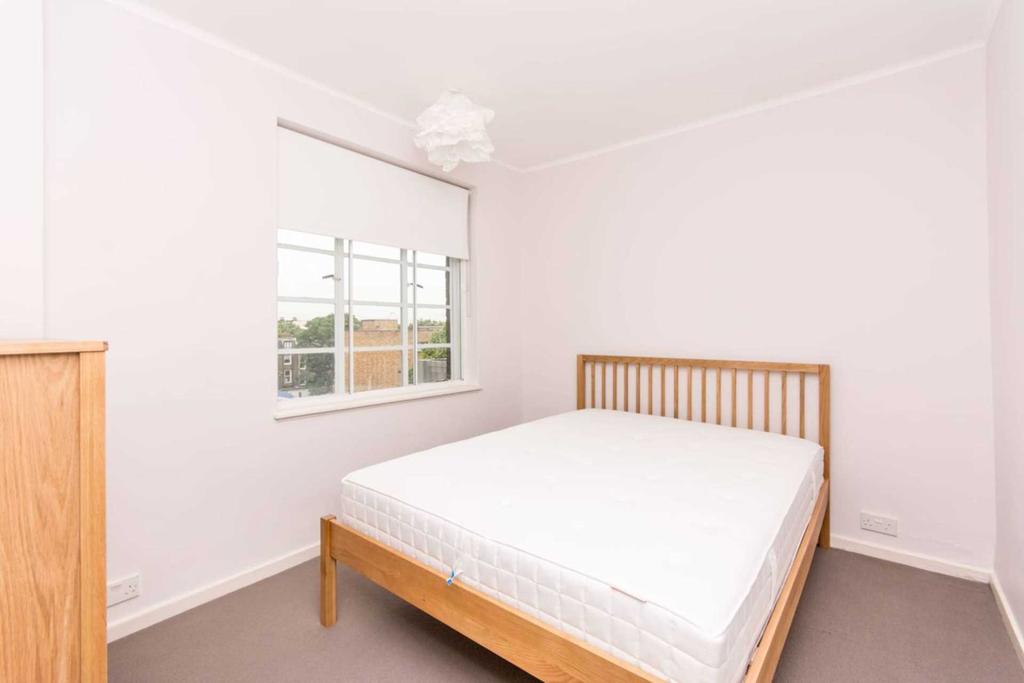 The Grampians, Shepherds Bush Road... 2 bed apartment £1,625 pcm (£