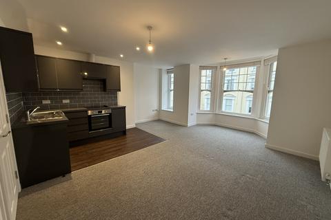 2 bedroom flat to rent, South Street, Little Chelsea, Eastbourne BN21