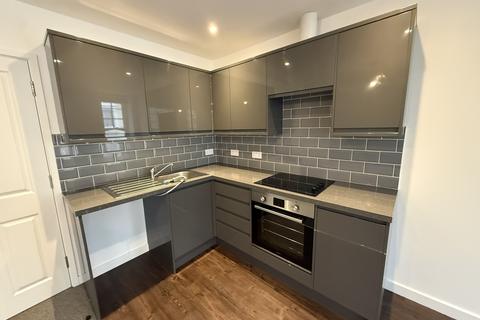 2 bedroom flat to rent, South Street, Little Chelsea, Eastbourne BN21