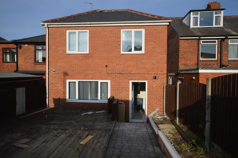 Brook Hill, Thorpe Hesley... 4 bed semidetached house £1,300 pcm (£