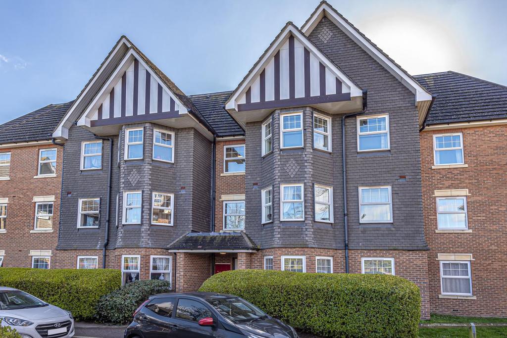 Boddington Gardens, Acton 2 bed flat £198,000