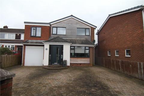 4 bedroom detached house to rent, Willowtree Avenue, Gilesgate, Durham, DH1