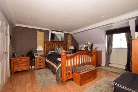 11 Anisa Close, Kings Hill, West Malling, ME19 4EW