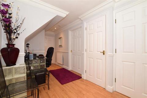 11 Anisa Close, Kings Hill, West Malling, ME19 4EW
