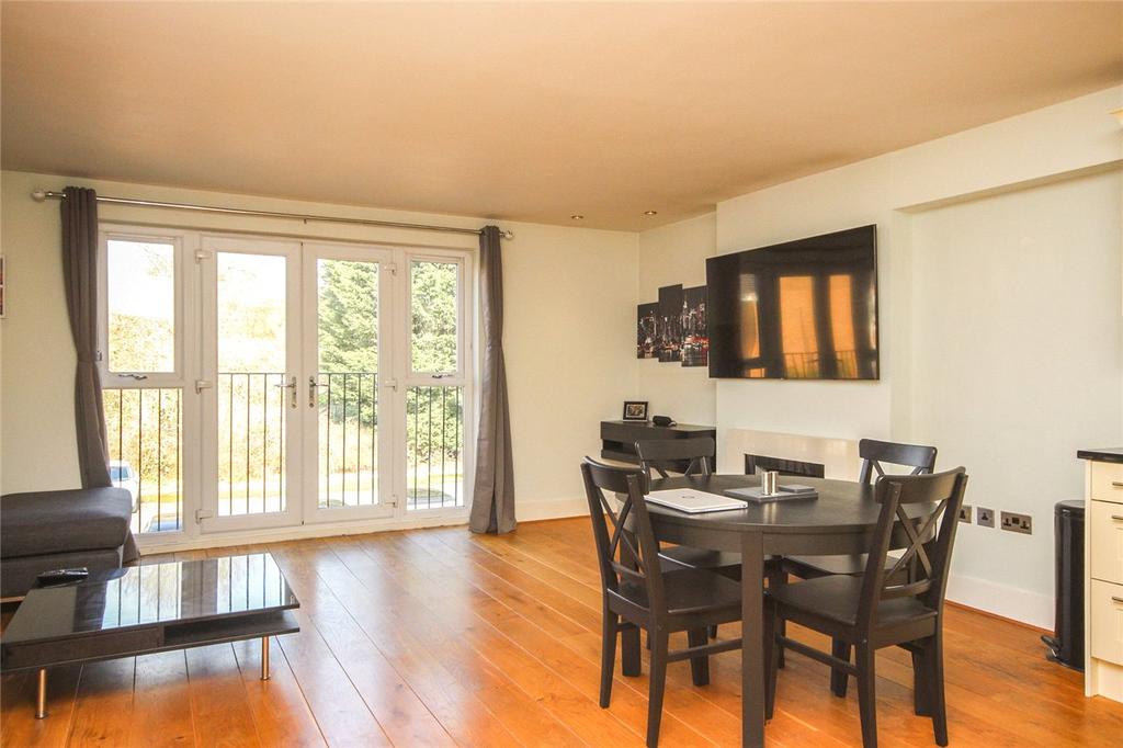 London Road, Markyate, St. Albans, Hertfordshire 2 bed flat £1,100