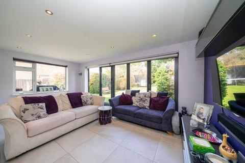 4 Roseheath, Hemel Hempstead, HP1 2LX