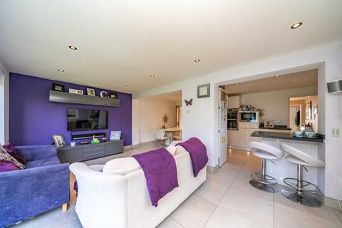 4 Roseheath, Hemel Hempstead, HP1 2LX