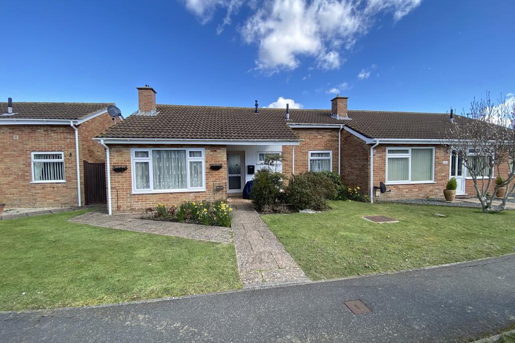 Seven Sisters Road, Eastbourne, East Sussex, BN22 2 bed bungalow £270,000