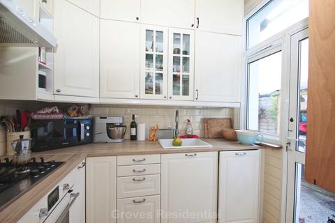 15a Grayham Road, New Malden, KT3 5HR