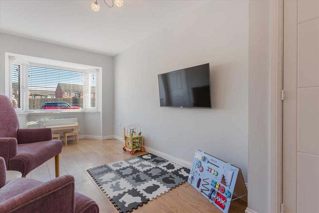 Collie Wynd, Cambuslang, GLASGOW 4 bed semidetached house £210,000