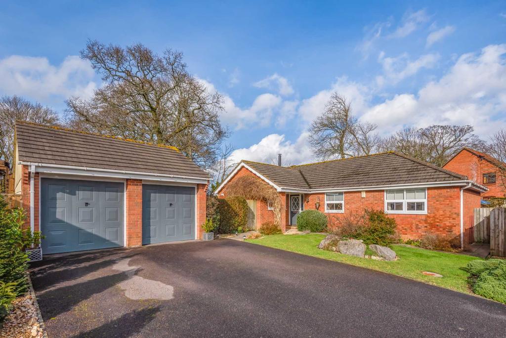 Old Manor Gardens, Colyford, Devon 3 bed detached bungalow £550,000