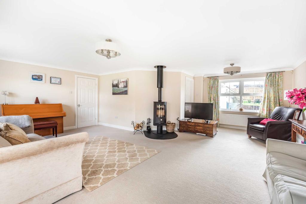 Old Manor Gardens, Colyford, Devon 3 bed detached bungalow £550,000