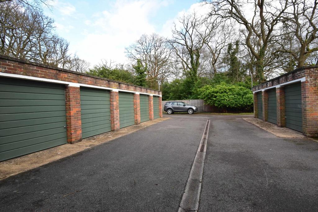 Garage (in-block)