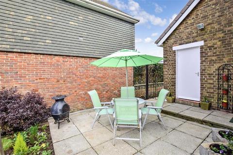 1 Joyes Close, Whitfield, Dover, CT16 3LS