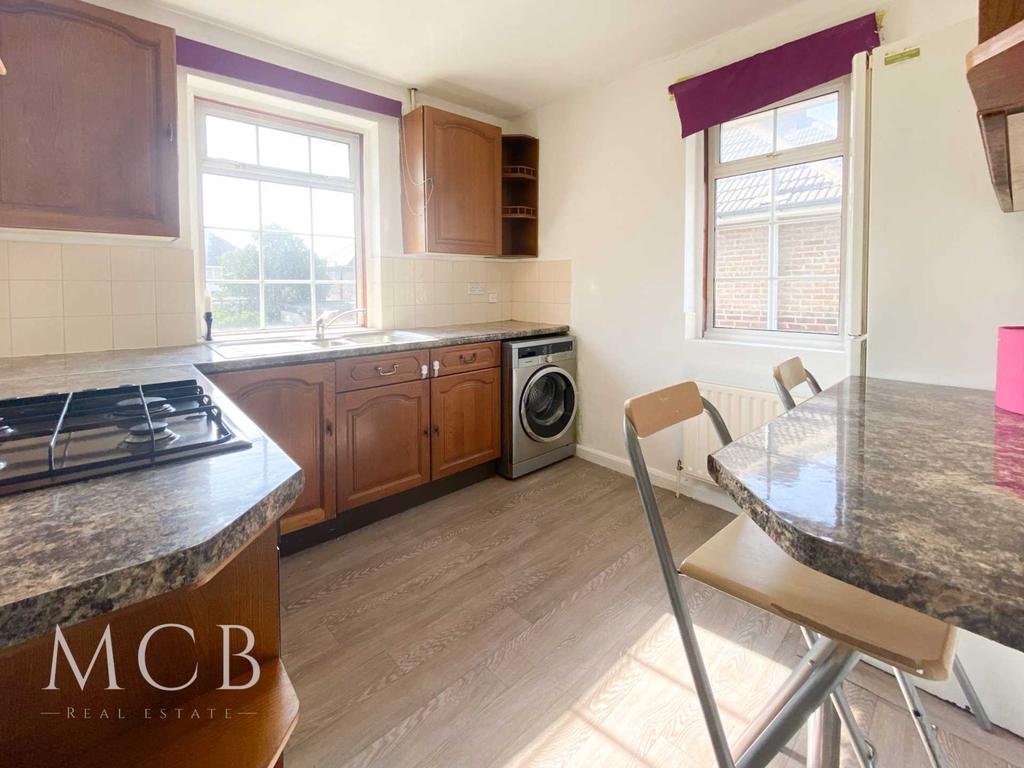 Hunters Grove, Hayes 1 bed flat £1,185 pcm (£273 pw)