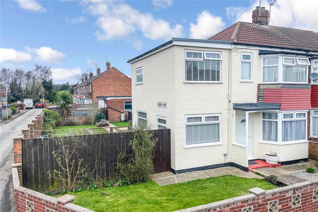 Lamorna Avenue, Hull, East Yorkshire, HU8 3 bed end of terrace house
