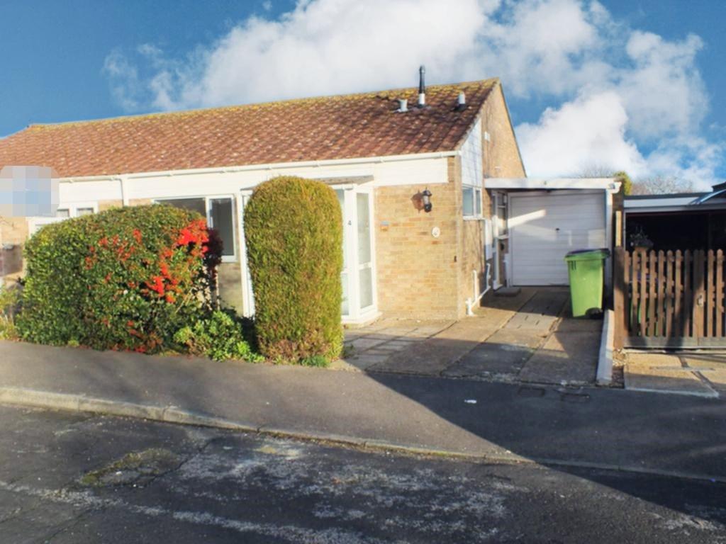 Grasmere Gardens, Folkestone, CT19 2 bed bungalow £290,000