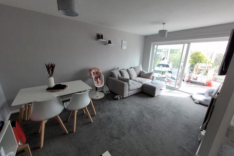 4 Grasmere Gardens, Folkestone, CT19 5JN