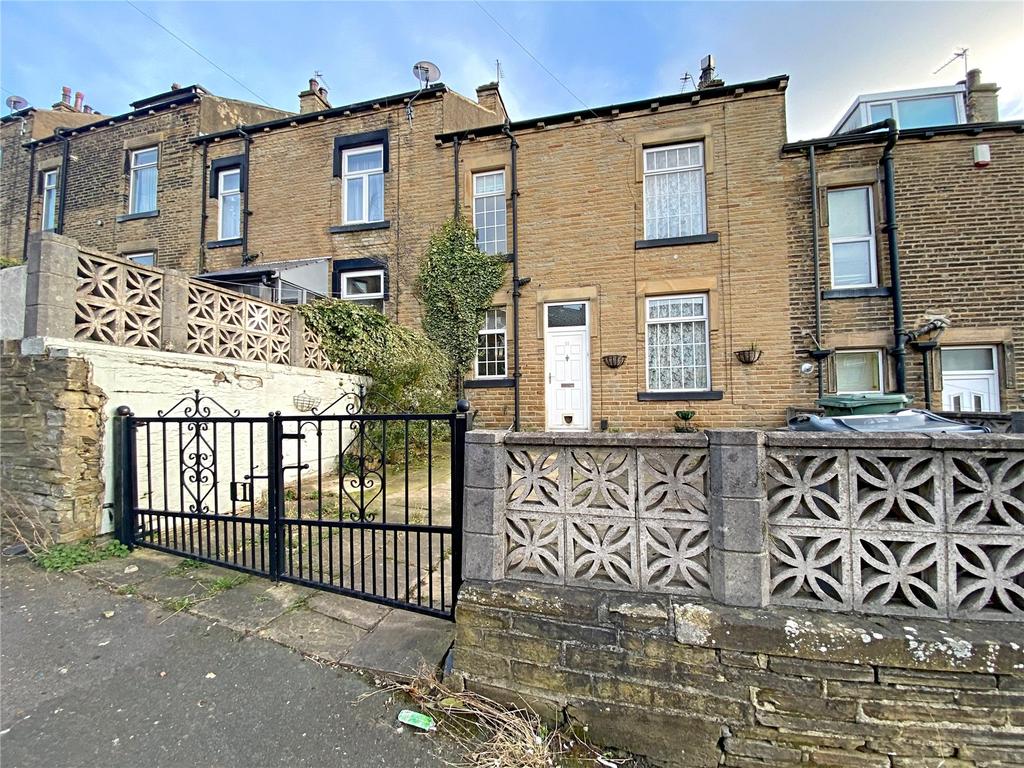 Peel Park Terrace, Bradford, BD2 2 bed terraced house £55,000