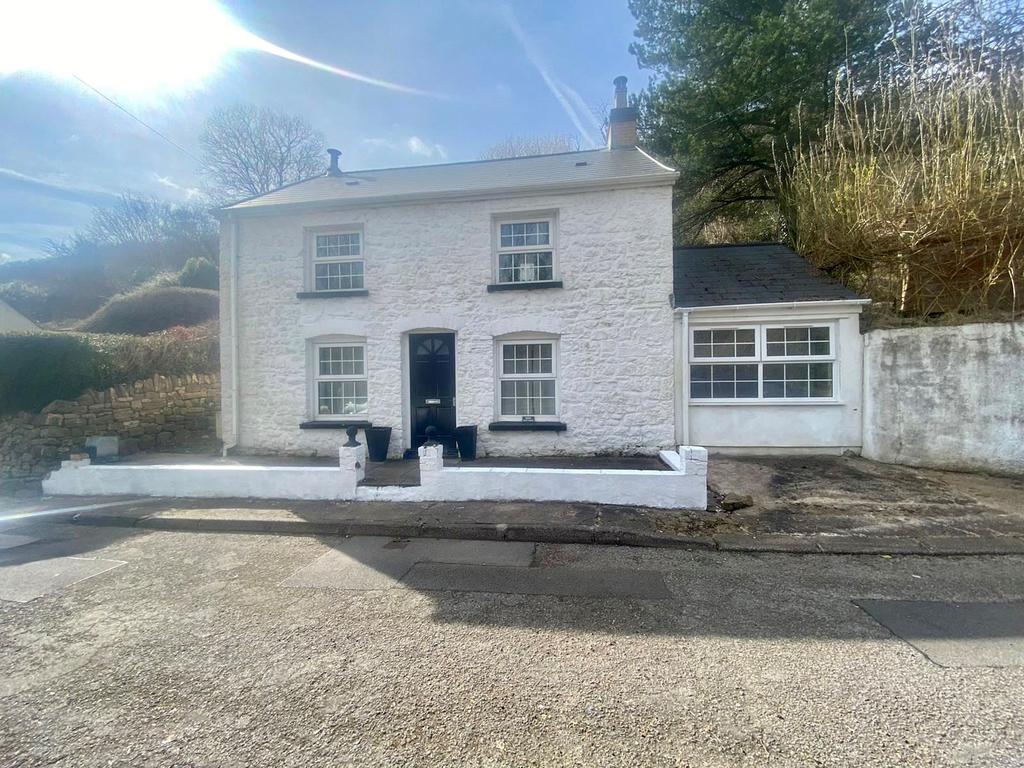 Cwmavon Road, Cwmavon, Pontypool... 3 bed detached house £160,000