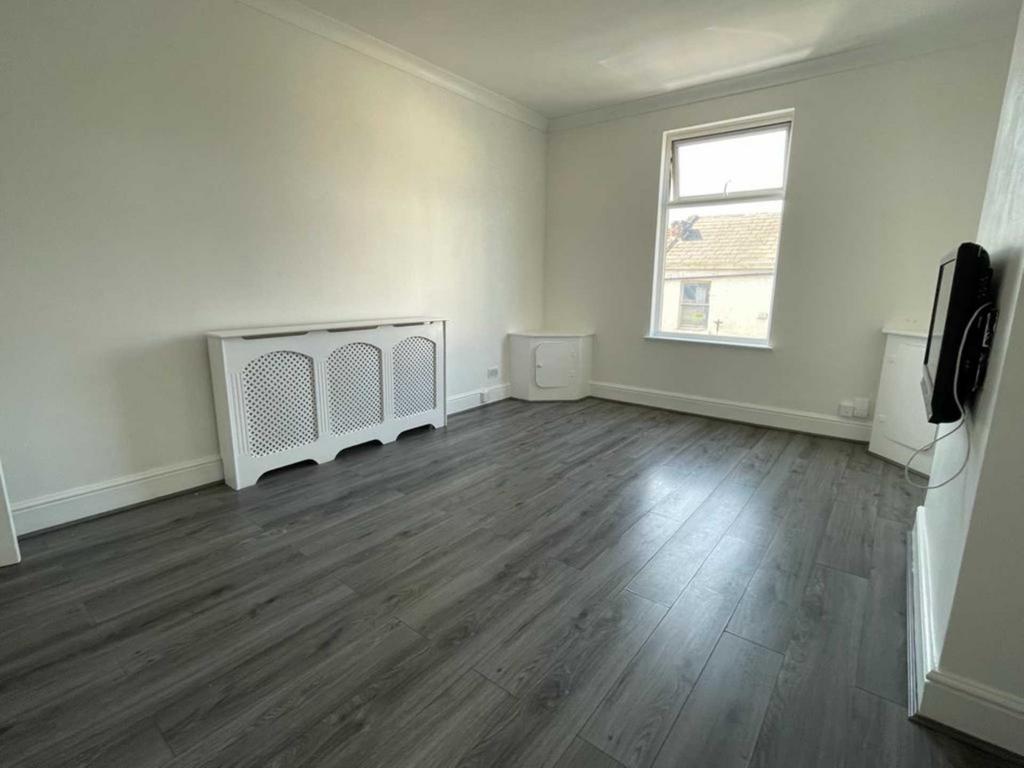 St Marys Road, Garston 2 bed flat £695 pcm (£160 pw)
