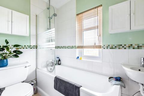 92 Sandy Lane, Maybury, Woking, GU22 8BH