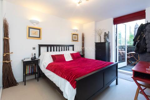 10 Ashmore Road, London, SE18 4BY