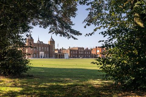 10 Ashmore Road, London, SE18 4BY