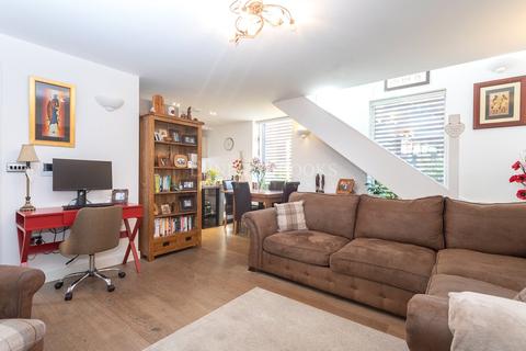 10 Ashmore Road, London, SE18 4BY