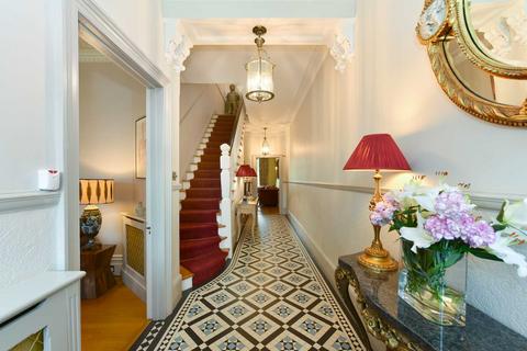 11 Hale Gardens, London, W3 9SG