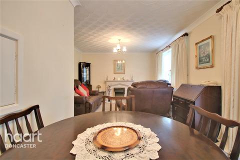 16 Valiant Gardens, Sprotbrough, Doncaster, DN5 7RU