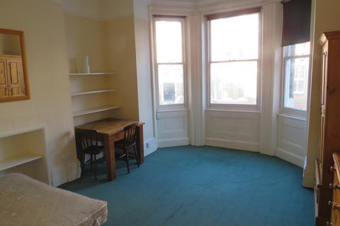 Studio to rent, Southwood Lane, Highgate, N6