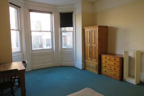 Studio to rent, Southwood Lane, Highgate, N6