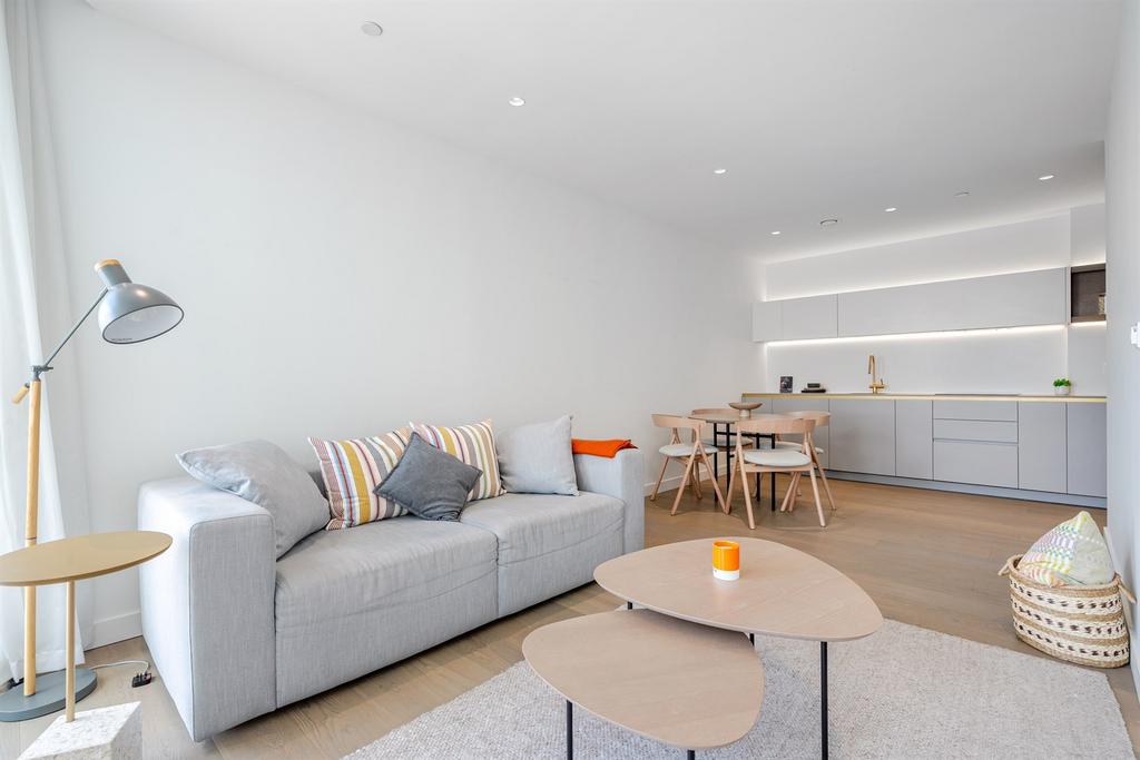 House in London - View 2