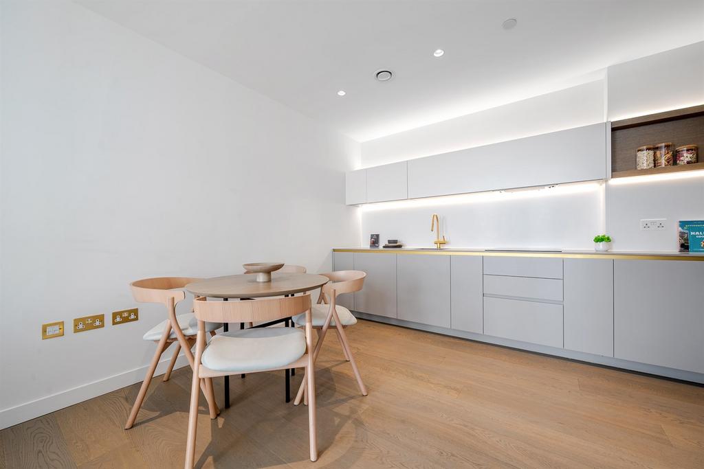 House in London - View 3