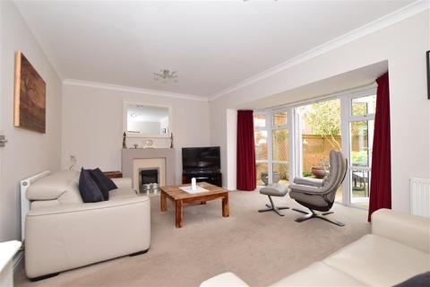 25 Baxter Way, Kings Hill, West Malling, ME19 4DE