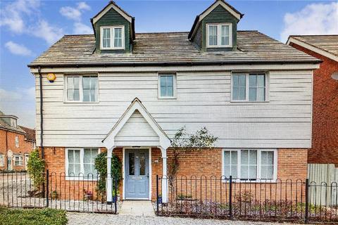 25 Baxter Way, Kings Hill, West Malling, ME19 4DE