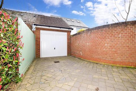 25 Baxter Way, Kings Hill, West Malling, ME19 4DE