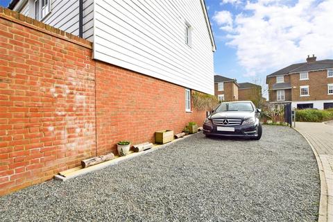 25 Baxter Way, Kings Hill, West Malling, ME19 4DE
