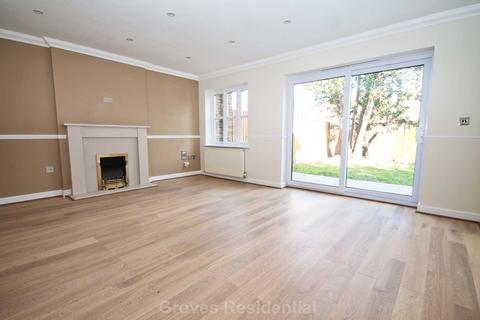 7 Gloster Road, New Malden, KT3 3QH