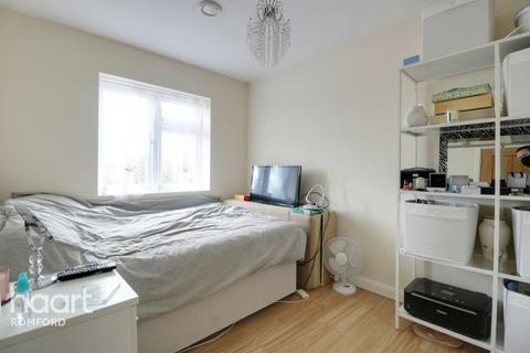 55 Frinton Road, Romford, RM5 2ER