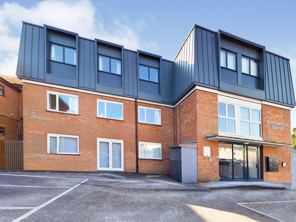 Harrington House, Brighton Road 1 bed apartment £995 pcm (£230 pw)