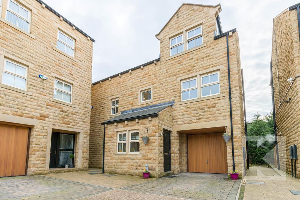 Bowler Way, Greenfield, Saddleworth 5 bed detached house £500,000